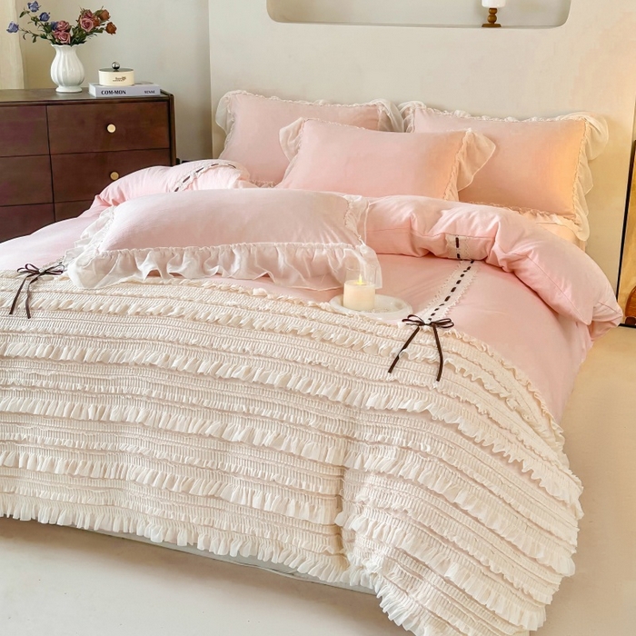 91家纺网 家纺一手货源 找家纺 庭笙 2025新款仙女小清新褶皱裙边少女背带公主裙摆法式梦幻纱蕾丝四件套 浅粉