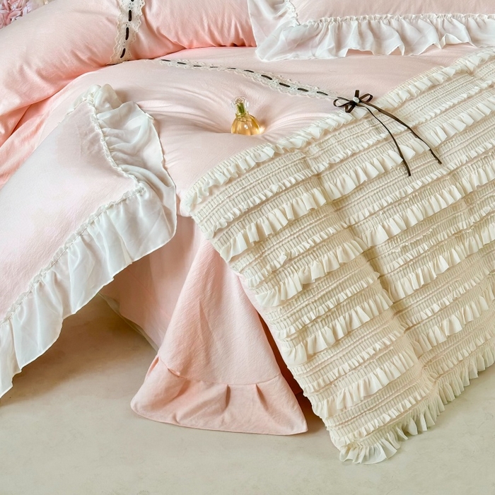 91家纺网 家纺一手货源 找家纺 庭笙 2025新款仙女小清新褶皱裙边少女背带公主裙摆法式梦幻纱蕾丝四件套 浅粉