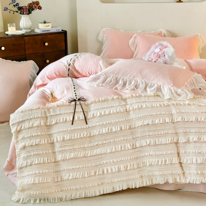 91家纺网 家纺一手货源 找家纺 庭笙 2025新款仙女小清新褶皱裙边少女背带公主裙摆法式梦幻纱蕾丝四件套 浅粉