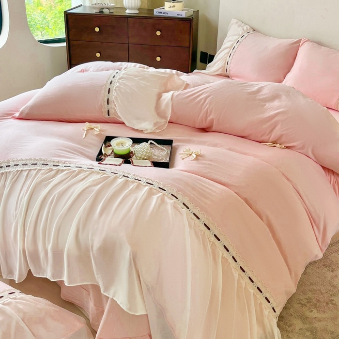 91家纺网 家纺一手货源 找家纺 庭笙 2025新款法式少女全棉镂空花边仙女梦幻纱蕾丝边四件套-清甜少女 清甜少女-浅粉