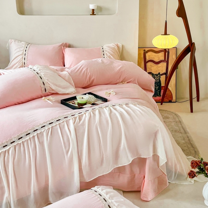 91家纺网 家纺一手货源 找家纺 庭笙 2025新款法式少女全棉镂空花边仙女梦幻纱蕾丝边四件套-清甜少女 清甜少女-浅粉