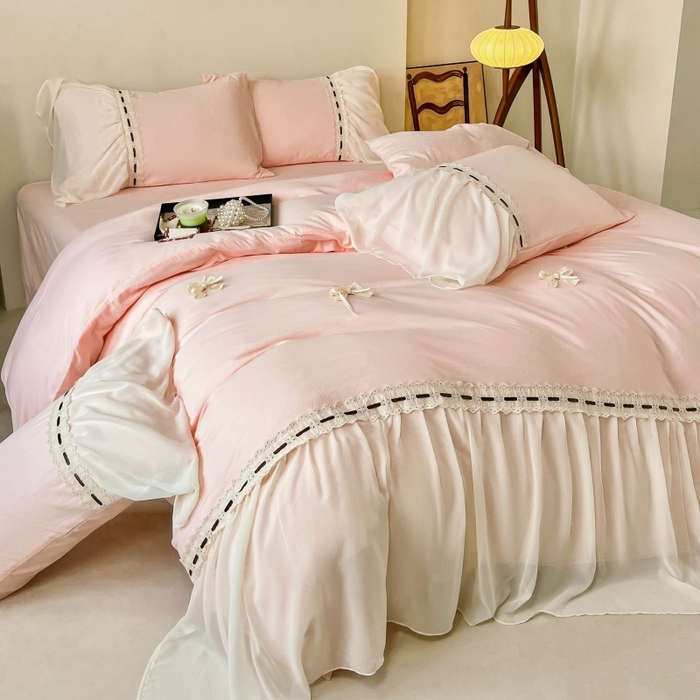 91家纺网 家纺一手货源 找家纺 庭笙 2025新款法式少女全棉镂空花边仙女梦幻纱蕾丝边四件套-清甜少女 清甜少女-浅粉