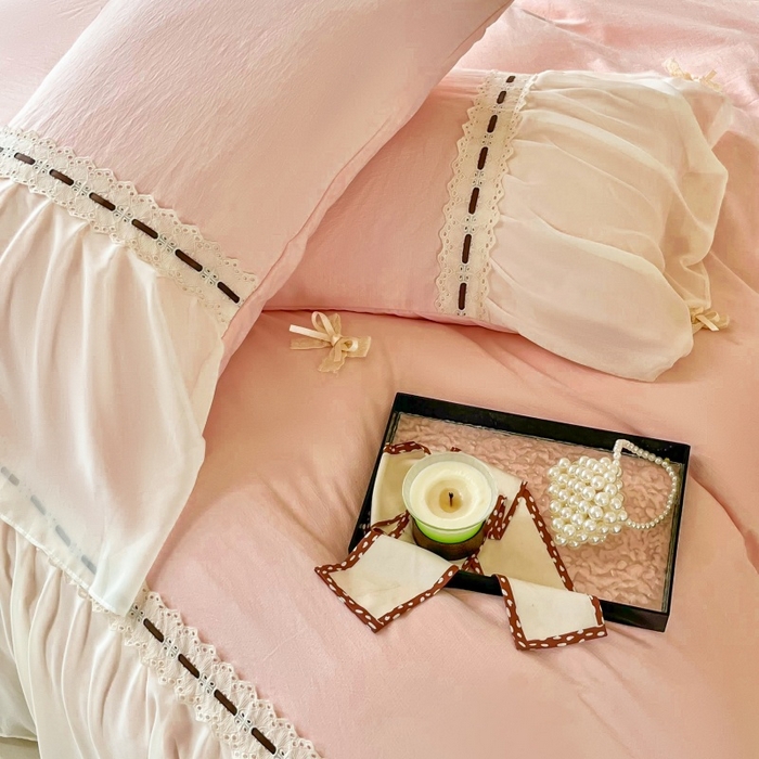 91家纺网 家纺一手货源 找家纺 庭笙 2025新款法式少女全棉镂空花边仙女梦幻纱蕾丝边四件套-清甜少女 清甜少女-浅粉