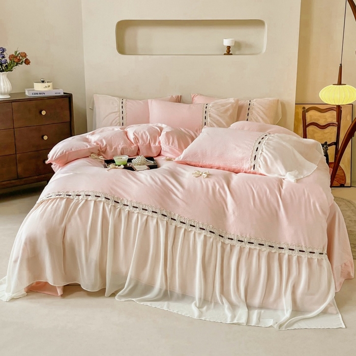 91家纺网 家纺一手货源 找家纺 庭笙 2025新款法式少女全棉镂空花边仙女梦幻纱蕾丝边四件套-清甜少女 清甜少女-浅粉