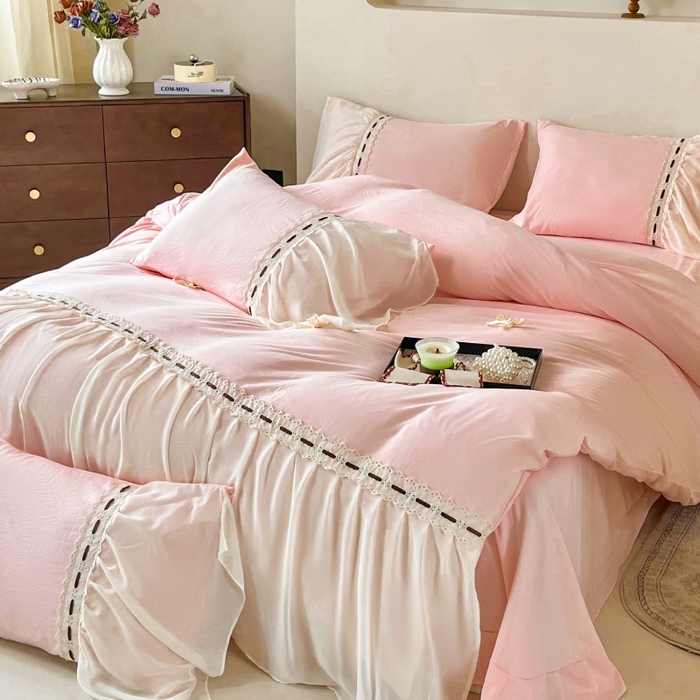 91家纺网 家纺一手货源 找家纺 庭笙 2025新款法式少女全棉镂空花边仙女梦幻纱蕾丝边四件套-清甜少女 清甜少女-浅粉