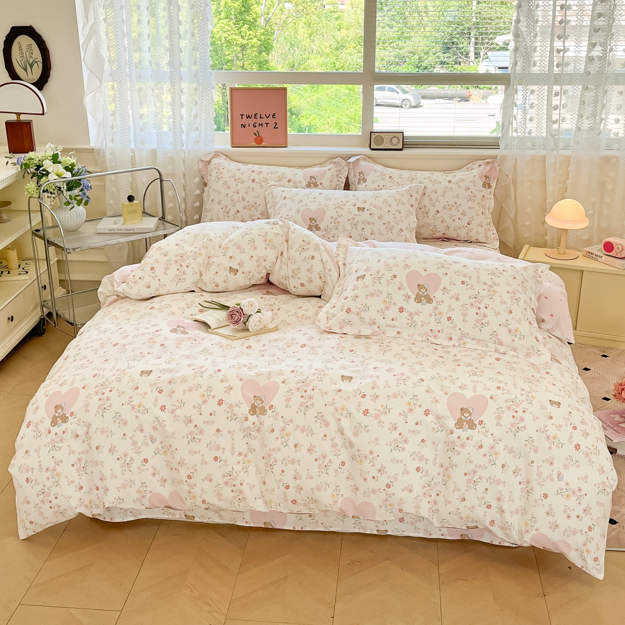 91家纺网 家纺一手货源 找家纺 花梦欣 2025新款全棉印花单品系列-四件套 旧书折痕粉