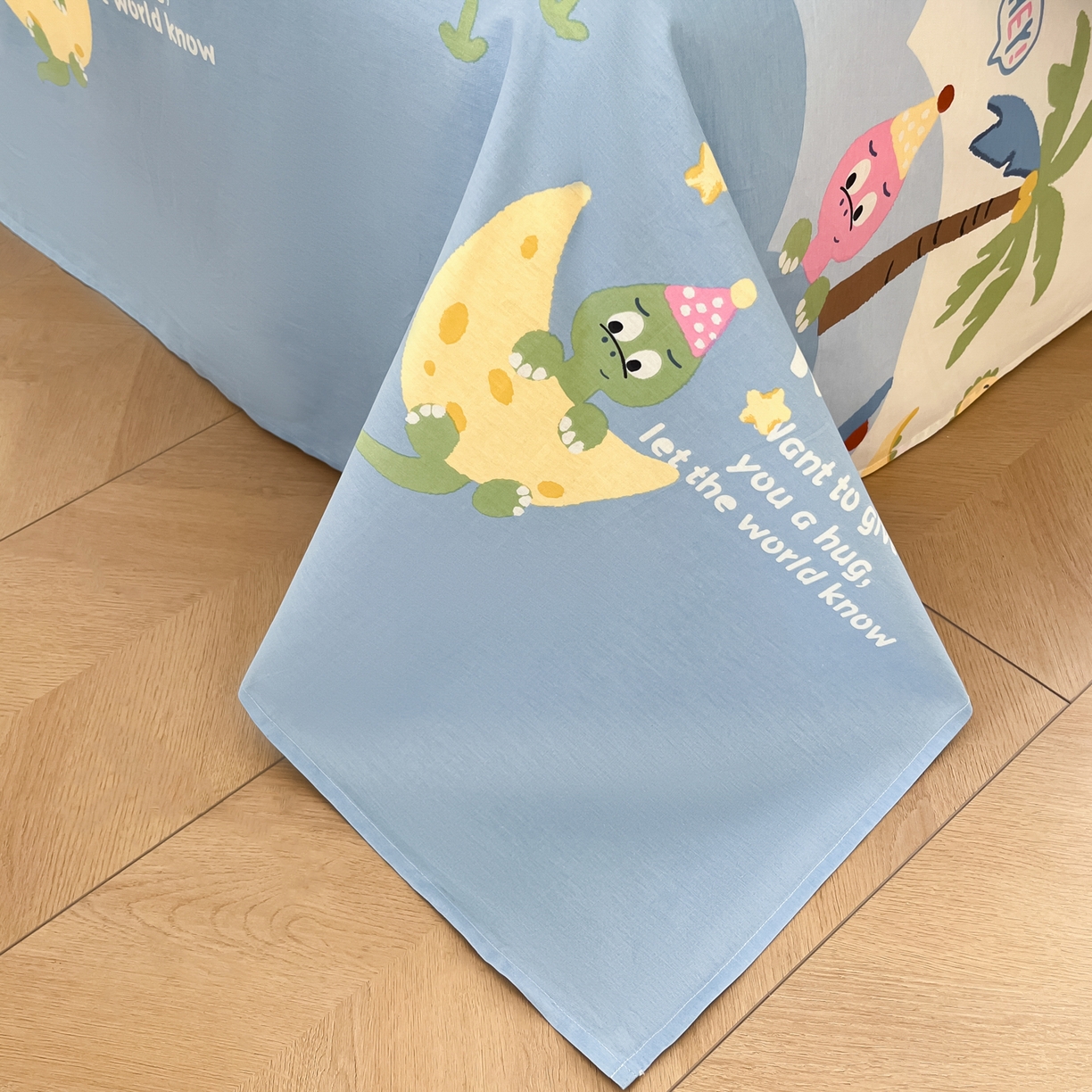 91家纺网 家纺一手货源 找家纺 花梦欣 2025新款全棉印花单品系列-四件套 度假恐龙