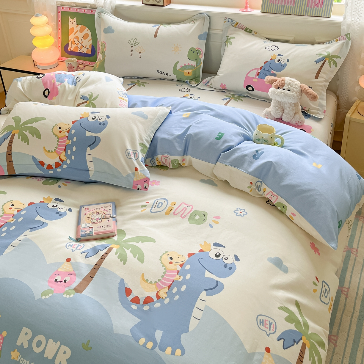 91家纺网 家纺一手货源 找家纺 花梦欣 2025新款全棉印花单品系列-四件套 度假恐龙