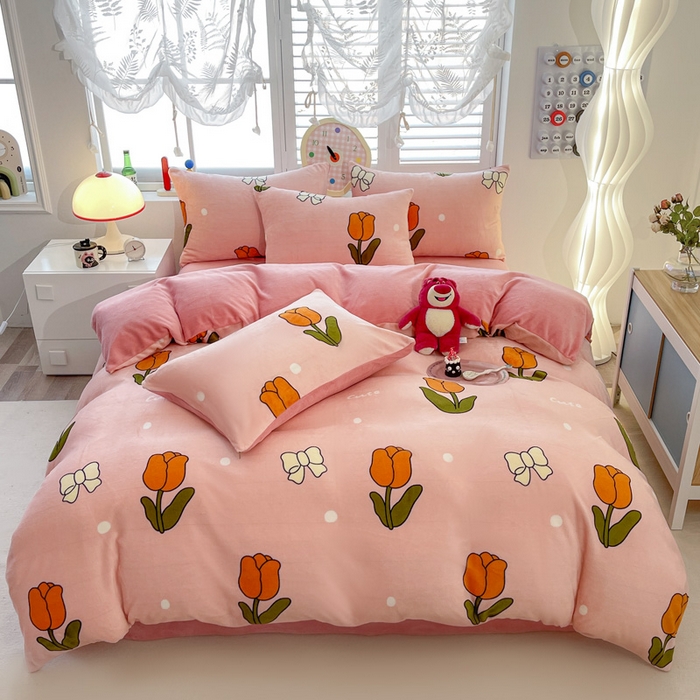 鸿羽樱家纺《原伊菲晓》 2025新款小清新牛奶绒印花四件套 粉郁金