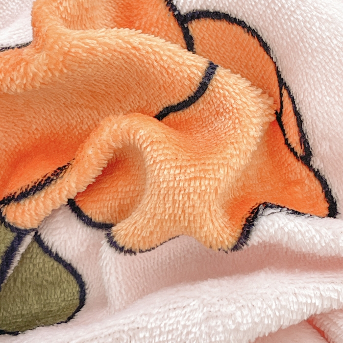 91家纺网 家纺一手货源 找家纺 鸿羽樱家纺《原伊菲晓》 2025新款小清新牛奶绒印花四件套 粉郁金