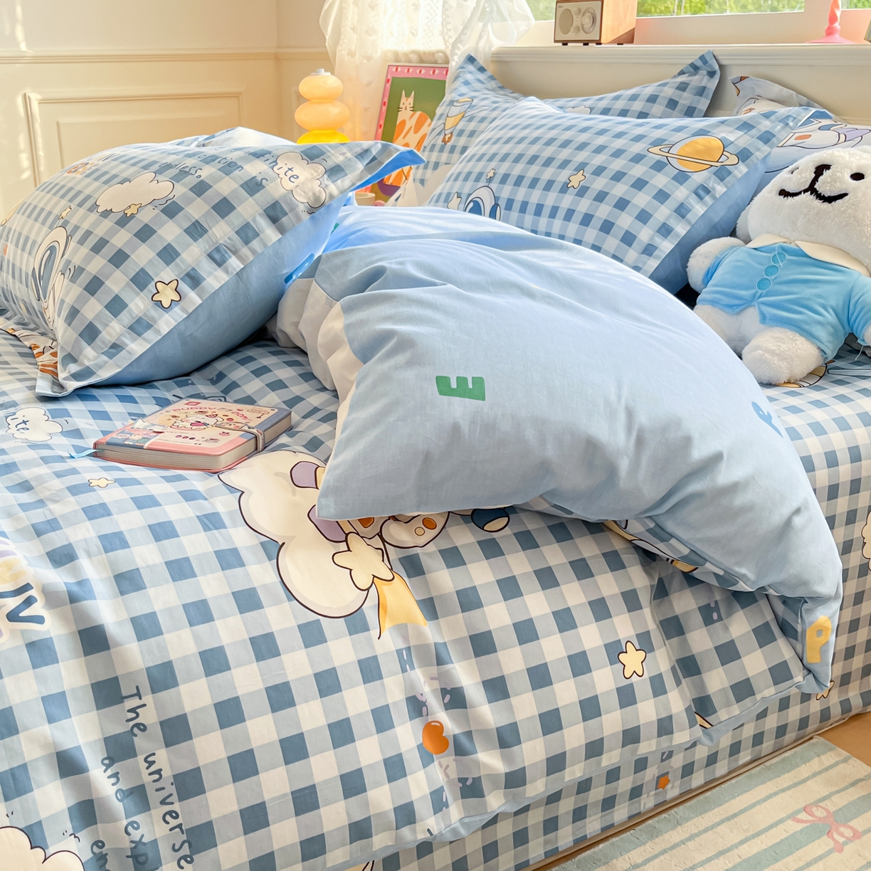 91家纺网 家纺一手货源 找家纺 花梦欣 2025新款全棉印花单品系列-四件套 畅游星球