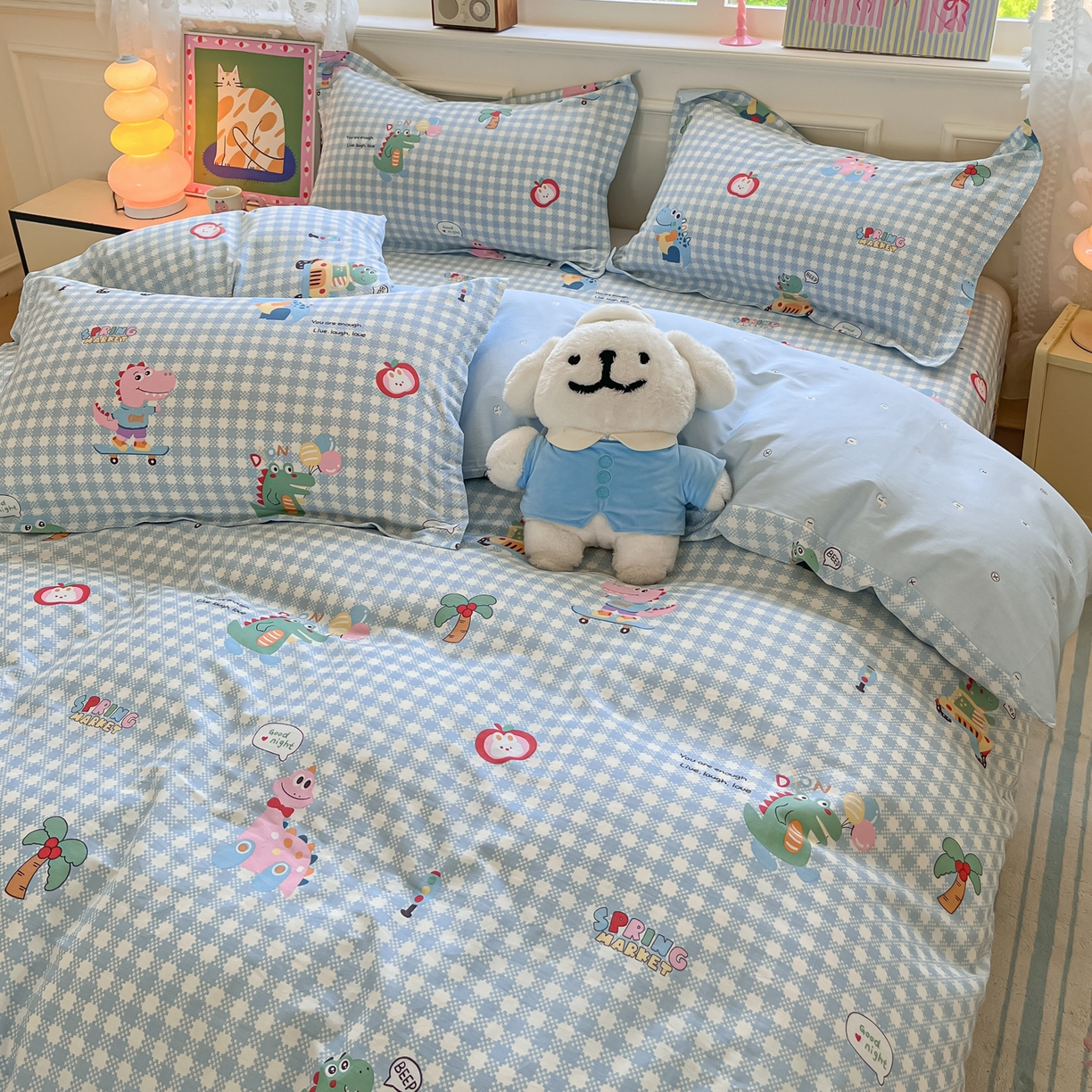 91家纺网 家纺一手货源 找家纺 花梦欣 2025新款全棉印花单品系列-四件套 大眼恐龙蓝