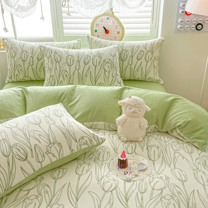 91家纺网 家纺一手货源 找家纺 鸿羽樱家纺《原伊菲晓》 2025新款小清新牛奶绒印花四件套 花束