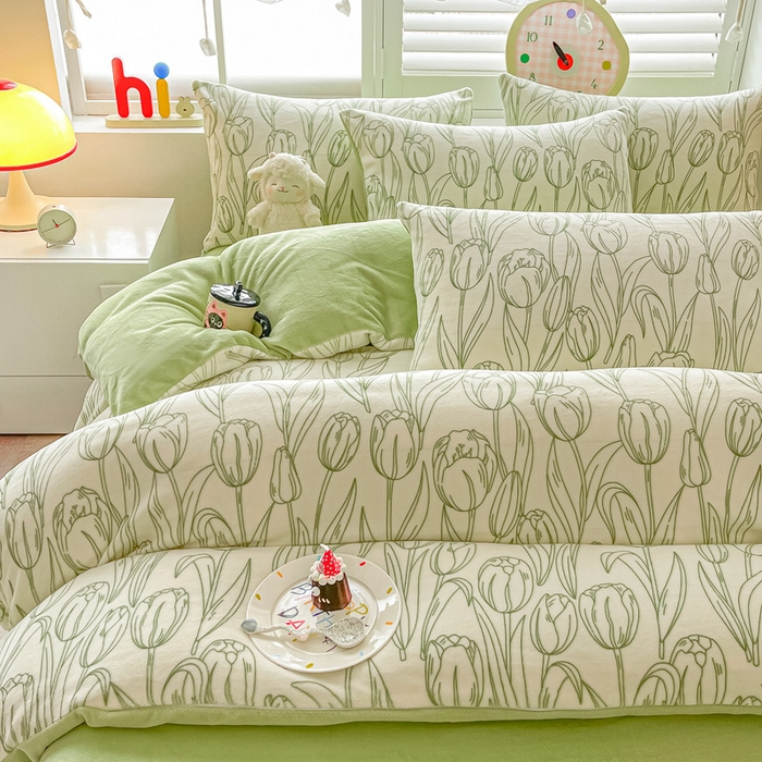 91家纺网 家纺一手货源 找家纺 鸿羽樱家纺《原伊菲晓》 2025新款小清新牛奶绒印花四件套 花束