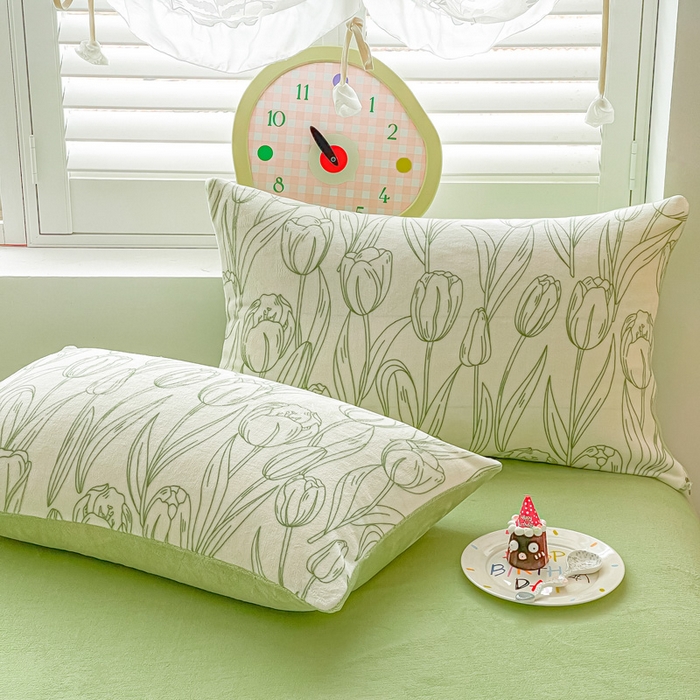 91家纺网 家纺一手货源 找家纺 鸿羽樱家纺《原伊菲晓》 2025新款小清新牛奶绒印花四件套 花束