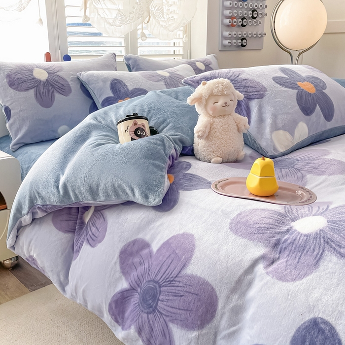 91家纺网 家纺一手货源 找家纺 鸿羽樱家纺《原伊菲晓》 2025新款小清新牛奶绒印花四件套 浪漫花语