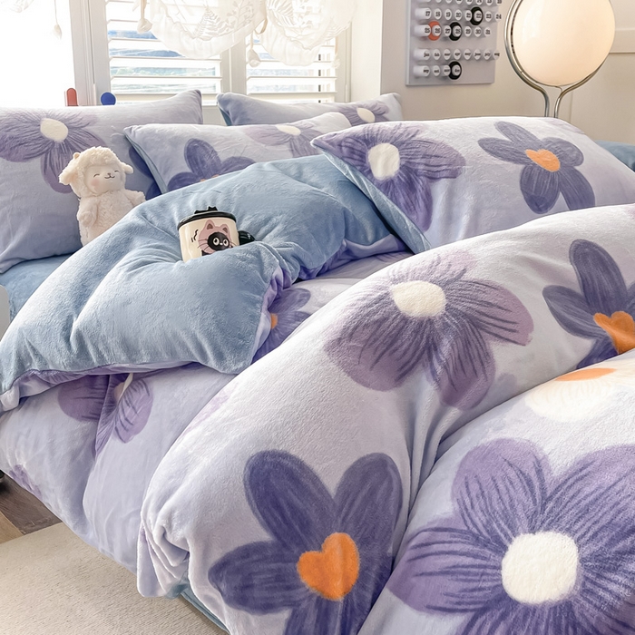 91家纺网 家纺一手货源 找家纺 鸿羽樱家纺《原伊菲晓》 2025新款小清新牛奶绒印花四件套 浪漫花语