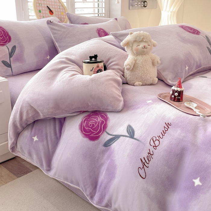 91家纺网 家纺一手货源 找家纺 鸿羽樱家纺《原伊菲晓》 2025新款小清新牛奶绒印花四件套 玫瑰情