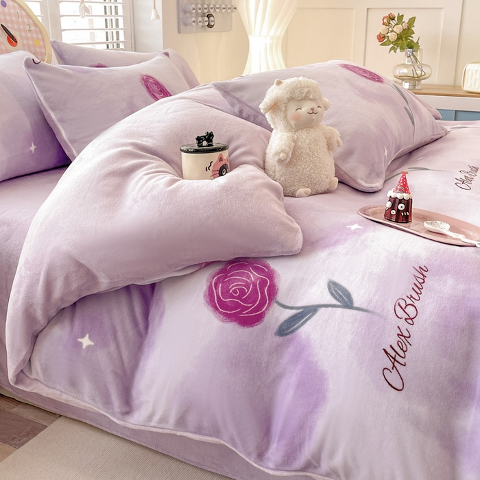 91家纺网 家纺一手货源 找家纺 鸿羽樱家纺《原伊菲晓》 2025新款小清新牛奶绒印花四件套 玫瑰情