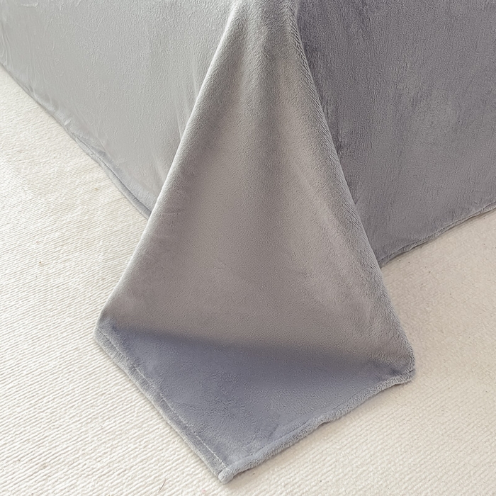 91家纺网 家纺一手货源 找家纺 鸿羽樱家纺《原伊菲晓》 2025新款小清新牛奶绒印花四件套 倾城花语-灰