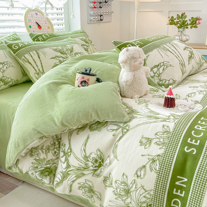 91家纺网 家纺一手货源 找家纺 鸿羽樱家纺《原伊菲晓》 2025新款小清新牛奶绒印花四件套 倾城花语-绿