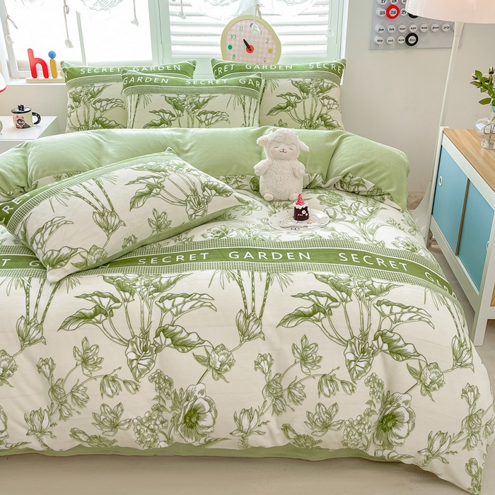 91家纺网 家纺一手货源 找家纺 鸿羽樱家纺《原伊菲晓》 2025新款小清新牛奶绒印花四件套 倾城花语-绿