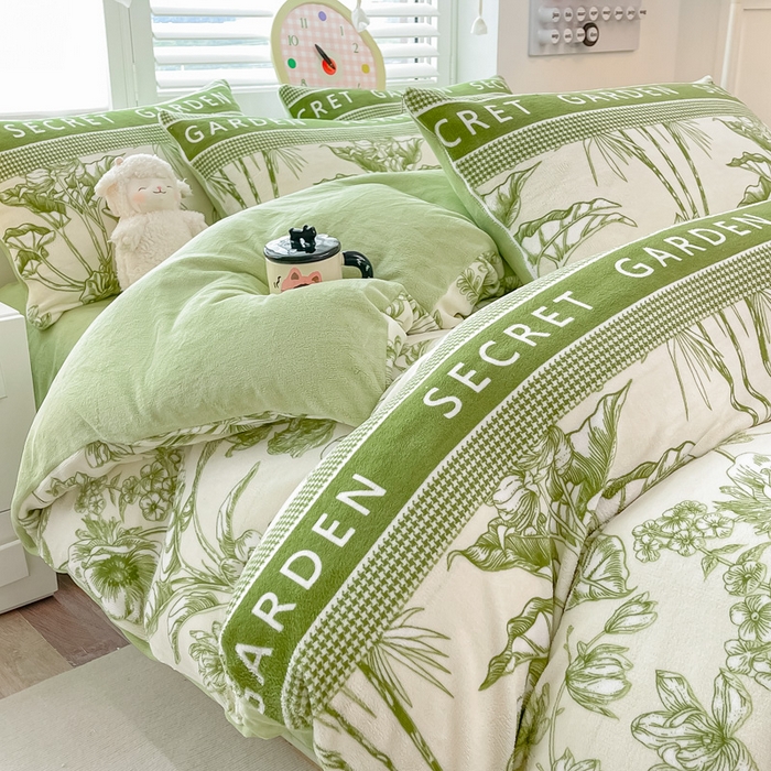 91家纺网 家纺一手货源 找家纺 鸿羽樱家纺《原伊菲晓》 2025新款小清新牛奶绒印花四件套 倾城花语-绿