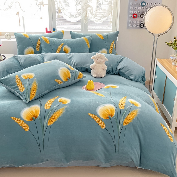 91家纺网 家纺一手货源 找家纺 鸿羽樱家纺《原伊菲晓》 2025新款小清新牛奶绒印花四件套 时光向暖-兰