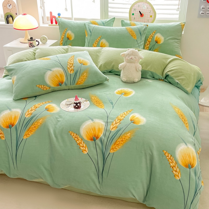 91家纺网 家纺一手货源 找家纺 鸿羽樱家纺《原伊菲晓》 2025新款小清新牛奶绒印花四件套 时光向暖-绿