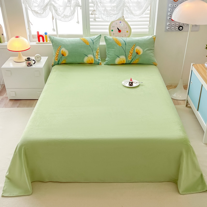 91家纺网 家纺一手货源 找家纺 鸿羽樱家纺《原伊菲晓》 2025新款小清新牛奶绒印花四件套 时光向暖-绿