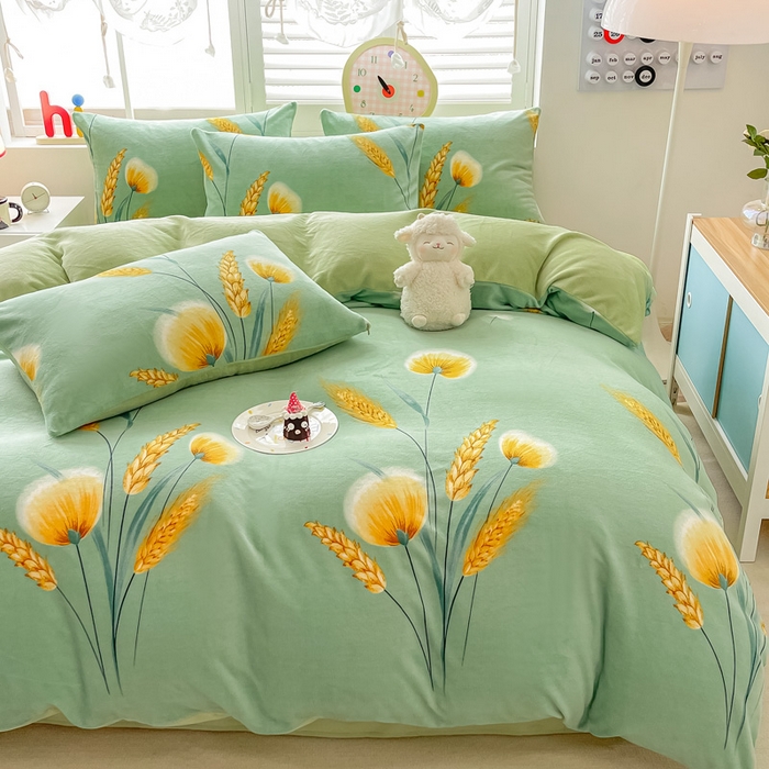 91家纺网 家纺一手货源 找家纺 鸿羽樱家纺《原伊菲晓》 2025新款小清新牛奶绒印花四件套 时光向暖-绿