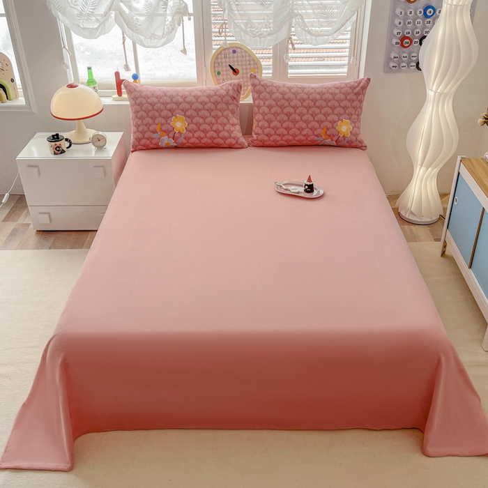 91家纺网 家纺一手货源 找家纺 鸿羽樱家纺《原伊菲晓》 2025新款小清新牛奶绒印花四件套 萱花