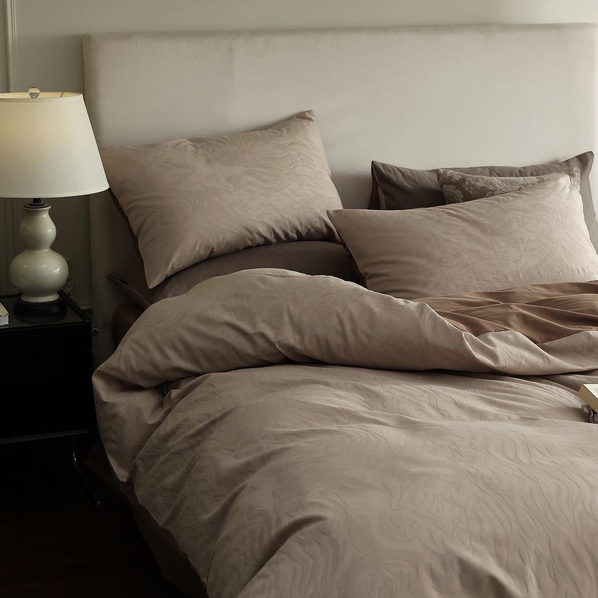 91家纺网 家纺一手货源 找家纺 （总）玉宇阁家居 2025秋款100S大提花磨毛四件套-与雾系列