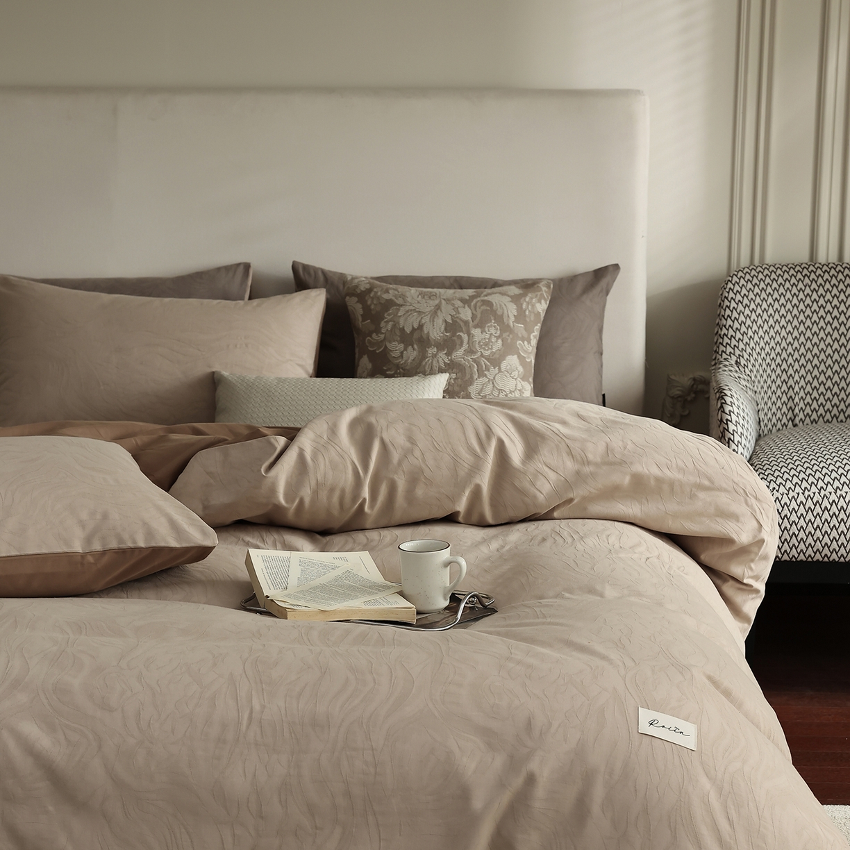 91家纺网 家纺一手货源 找家纺 玉宇阁家居 2025秋款100S大提花磨毛四件套-与雾系列 与雾-落日咖