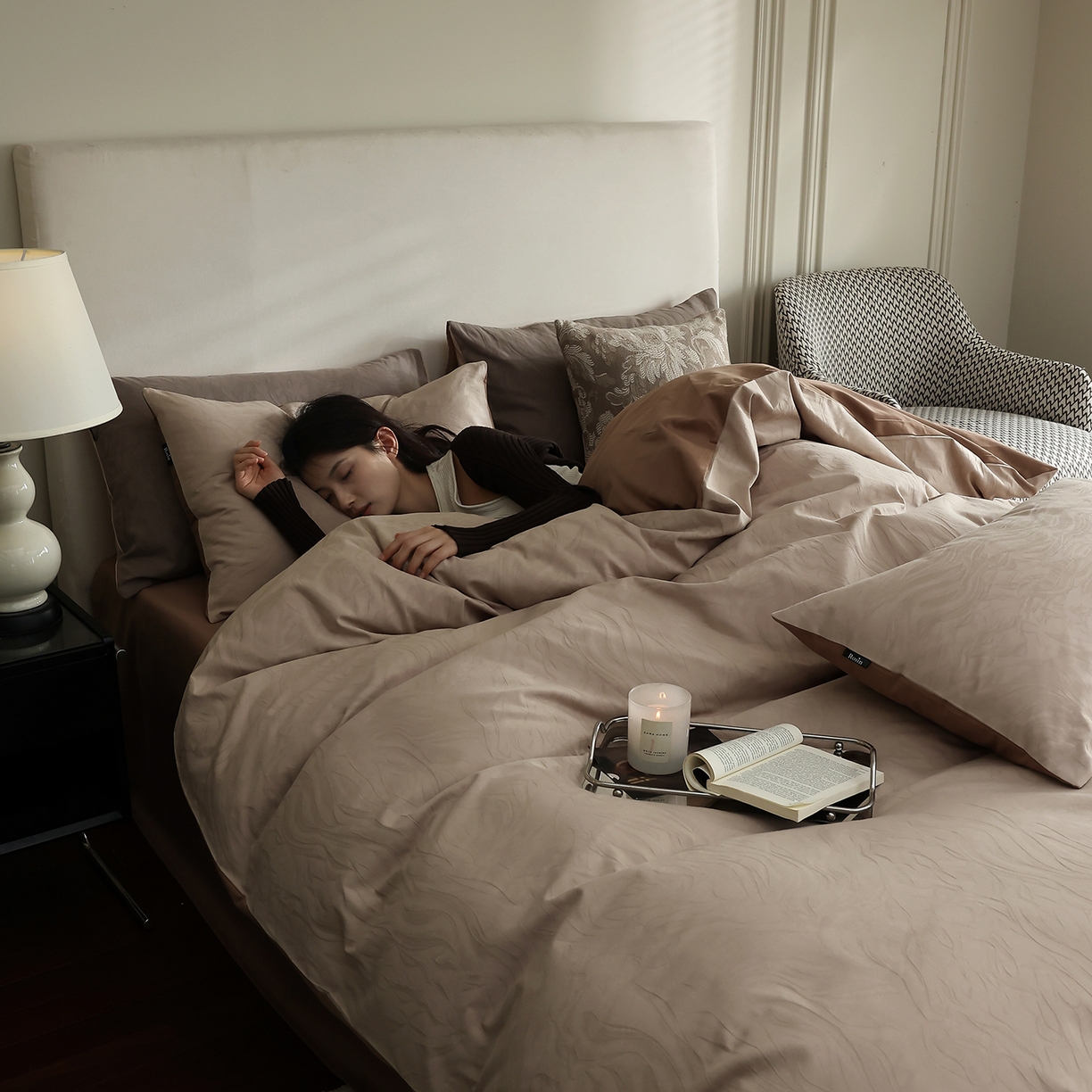 91家纺网 家纺一手货源 找家纺 玉宇阁家居 2025秋款100S大提花磨毛四件套-与雾系列 与雾-落日咖