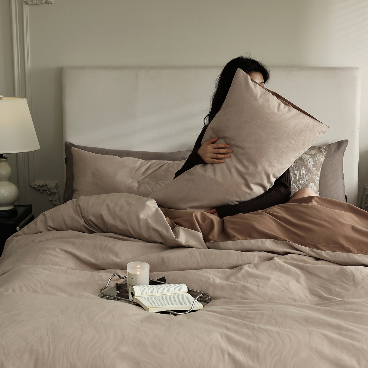 91家纺网 家纺一手货源 找家纺 玉宇阁家居 2025秋款100S大提花磨毛四件套-与雾系列 与雾-落日咖