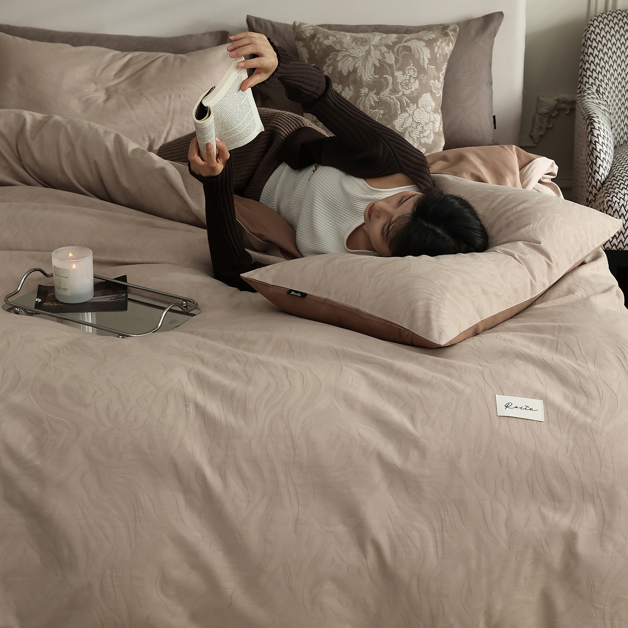 91家纺网 家纺一手货源 找家纺 玉宇阁家居 2025秋款100S大提花磨毛四件套-与雾系列 与雾-落日咖