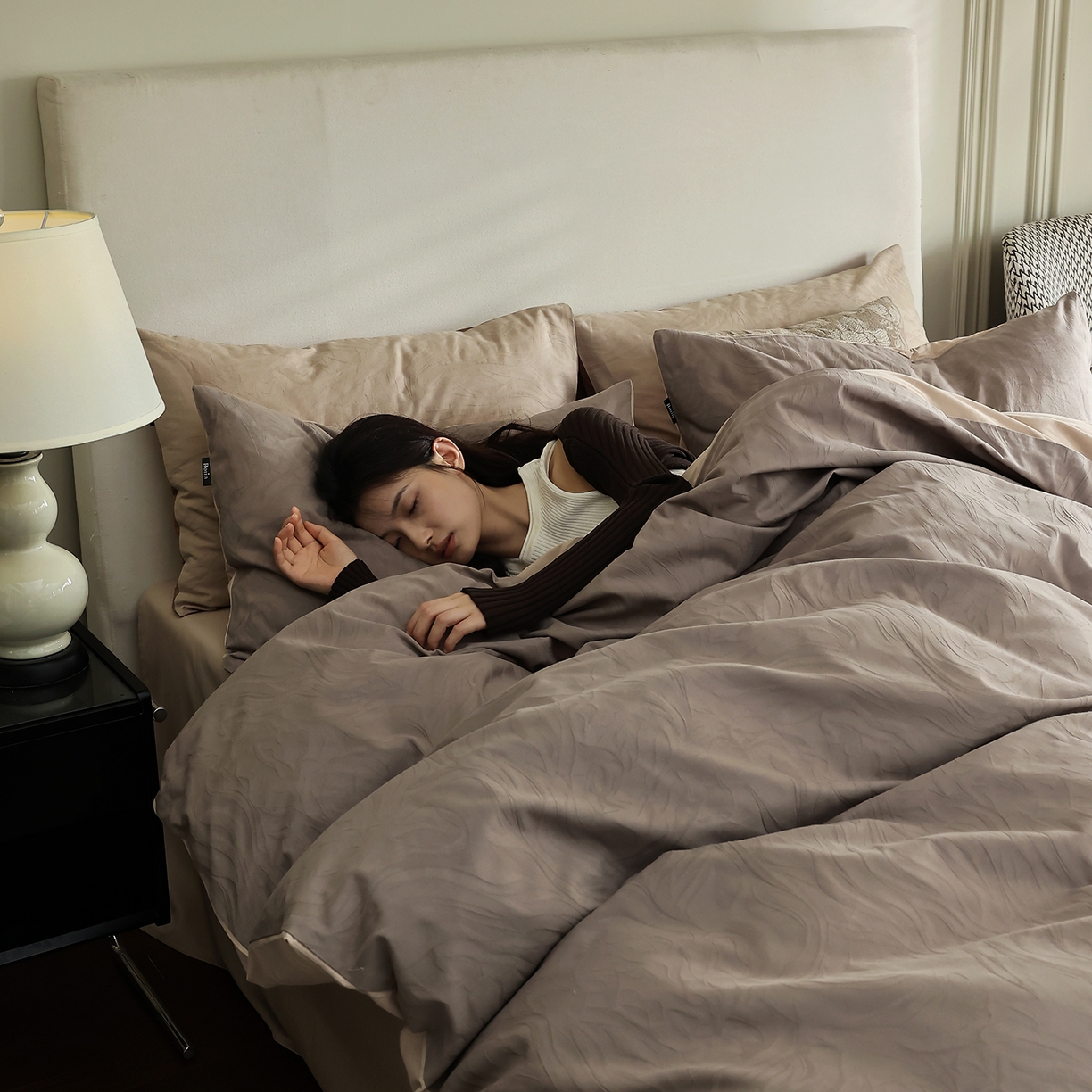 91家纺网 家纺一手货源 找家纺 玉宇阁家居 2025秋款100S大提花磨毛四件套-与雾系列 与雾-巧克力棕