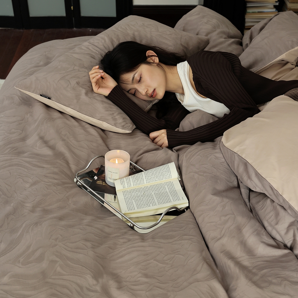 91家纺网 家纺一手货源 找家纺 玉宇阁家居 2025秋款100S大提花磨毛四件套-与雾系列 与雾-巧克力棕