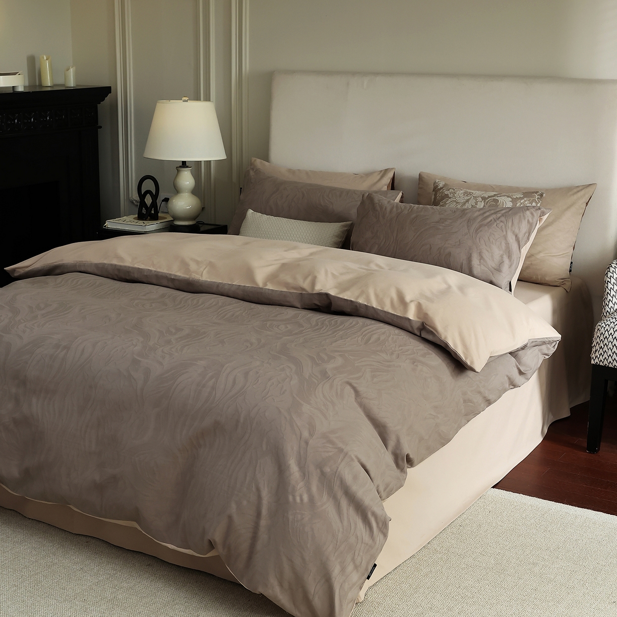 91家纺网 家纺一手货源 找家纺 玉宇阁家居 2025秋款100S大提花磨毛四件套-与雾系列 与雾-巧克力棕