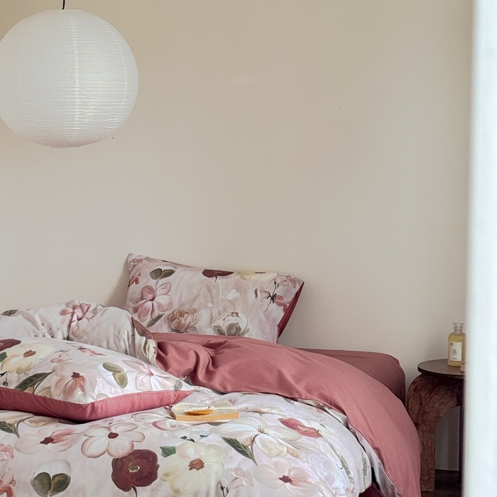 91家纺网 家纺一手货源 找家纺 窝米 2025新款全棉纯棉火山磨毛花卉系列四件套-第一批 鸢香红