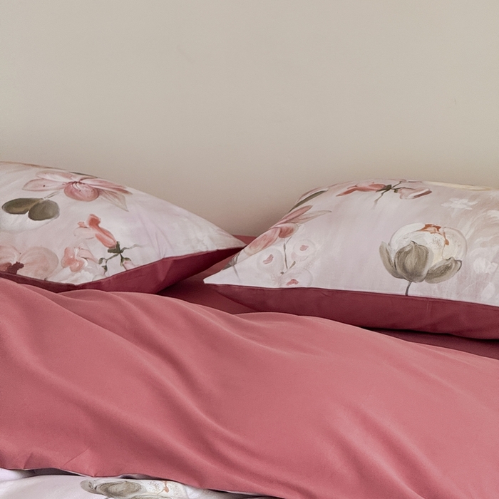 91家纺网 家纺一手货源 找家纺 窝米 2025新款全棉纯棉火山磨毛花卉系列四件套-第一批 鸢香红