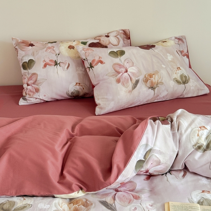 91家纺网 家纺一手货源 找家纺 窝米 2025新款全棉纯棉火山磨毛花卉系列四件套-第一批 鸢香红