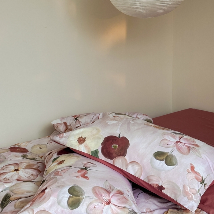 91家纺网 家纺一手货源 找家纺 窝米 2025新款全棉纯棉火山磨毛花卉系列四件套-第一批 鸢香红