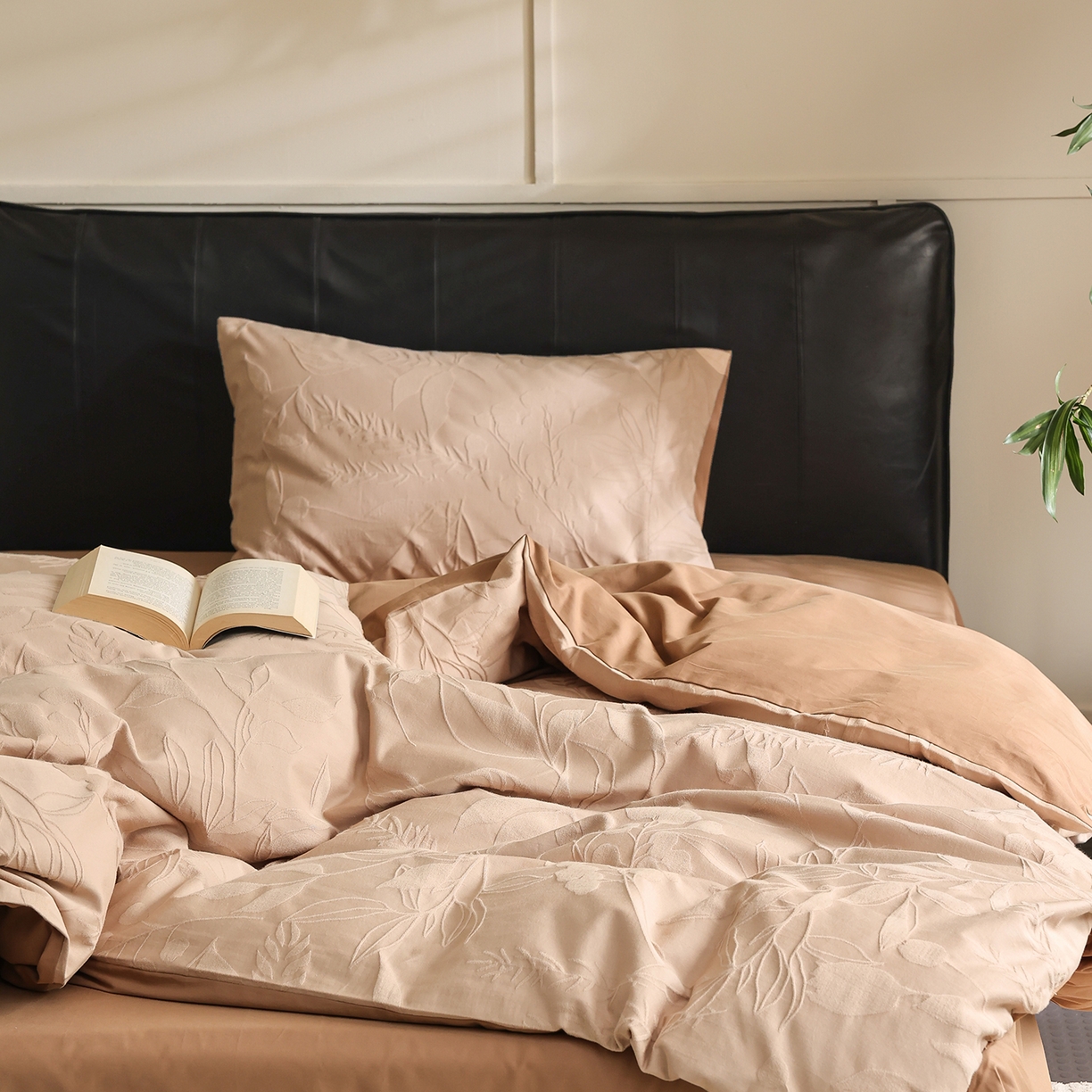 91家纺网 家纺一手货源 找家纺 玉宇阁家居 2025秋款100S大提花磨毛四件套-一梦幽兰系列 一梦幽兰-浅绯琥珀