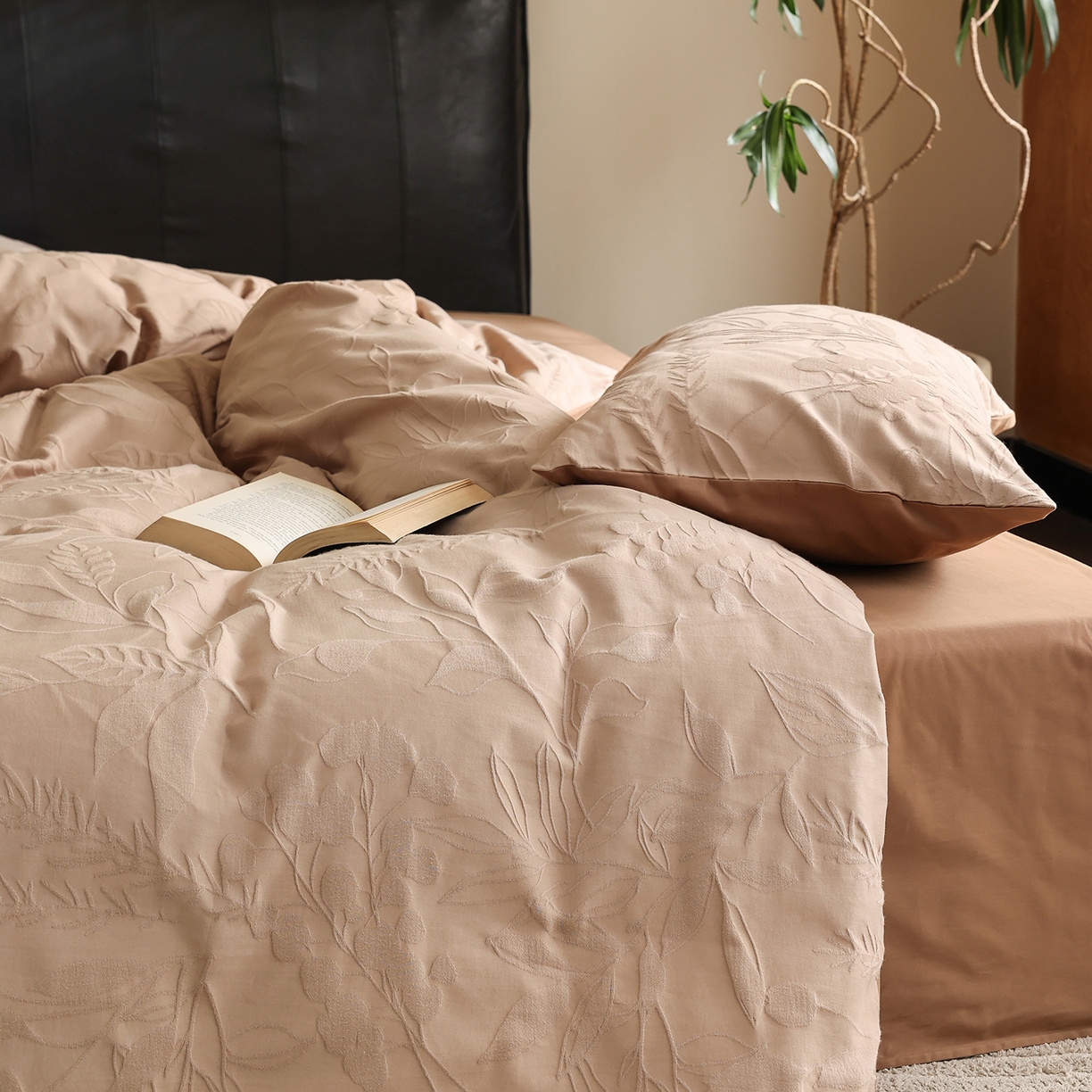 91家纺网 家纺一手货源 找家纺 玉宇阁家居 2025秋款100S大提花磨毛四件套-一梦幽兰系列 一梦幽兰-浅绯琥珀