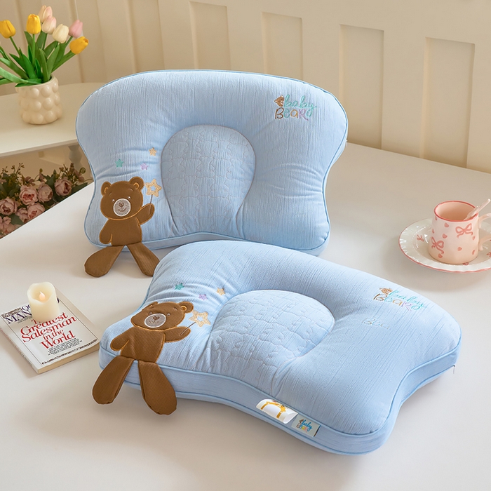 91家纺网 家纺一手货源 找家纺 鼎晟纺 2025新款小熊贴布绣儿童枕护颈枕头枕芯 儿童枕小熊蓝