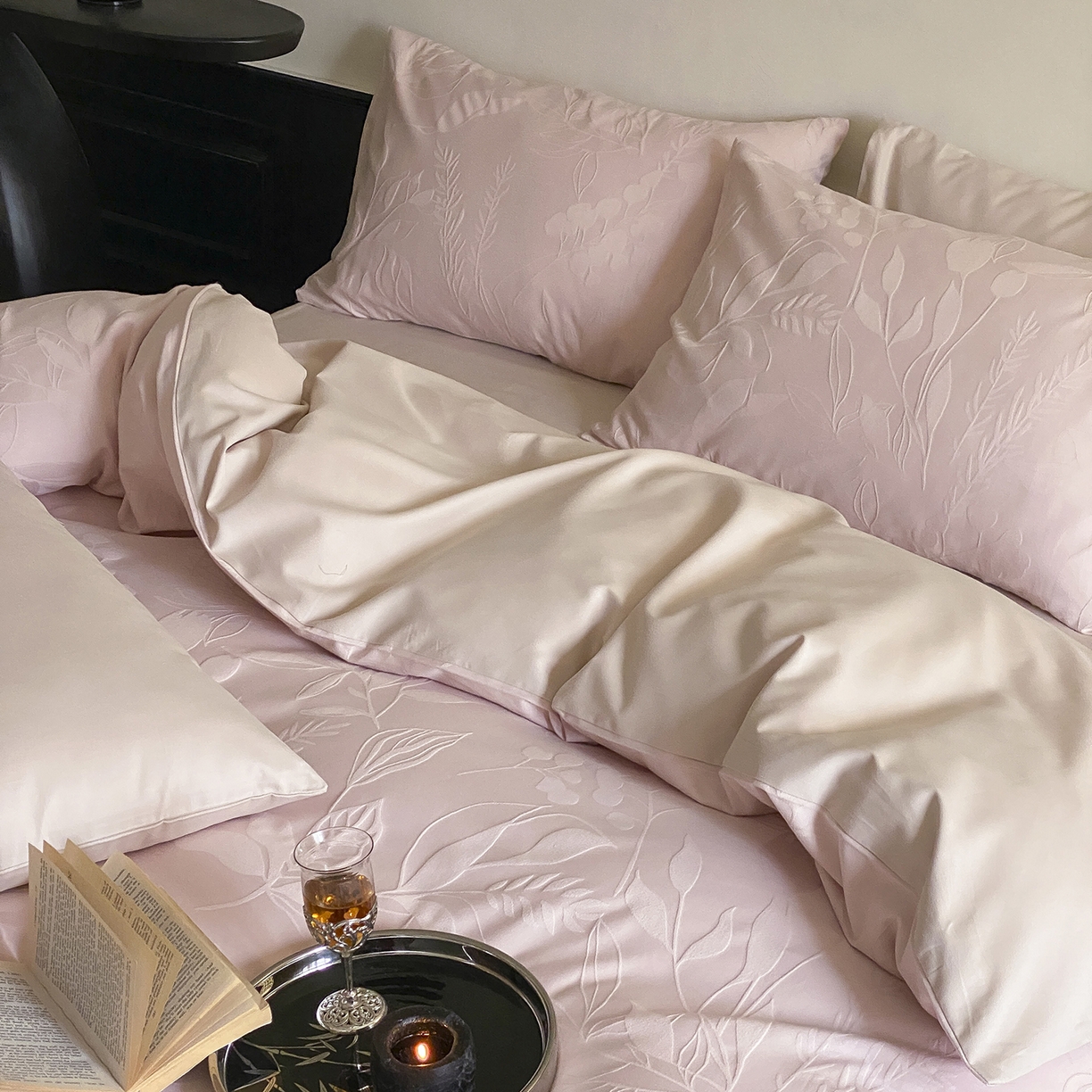 91家纺网 家纺一手货源 找家纺 玉宇阁家居 2025秋款100S大提花磨毛四件套-一梦幽兰系列 一梦幽兰-落樱粉