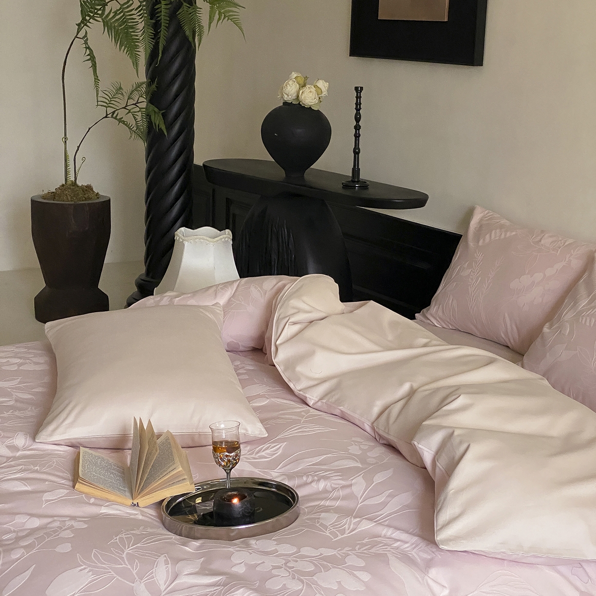 91家纺网 家纺一手货源 找家纺 玉宇阁家居 2025秋款100S大提花磨毛四件套-一梦幽兰系列 一梦幽兰-落樱粉