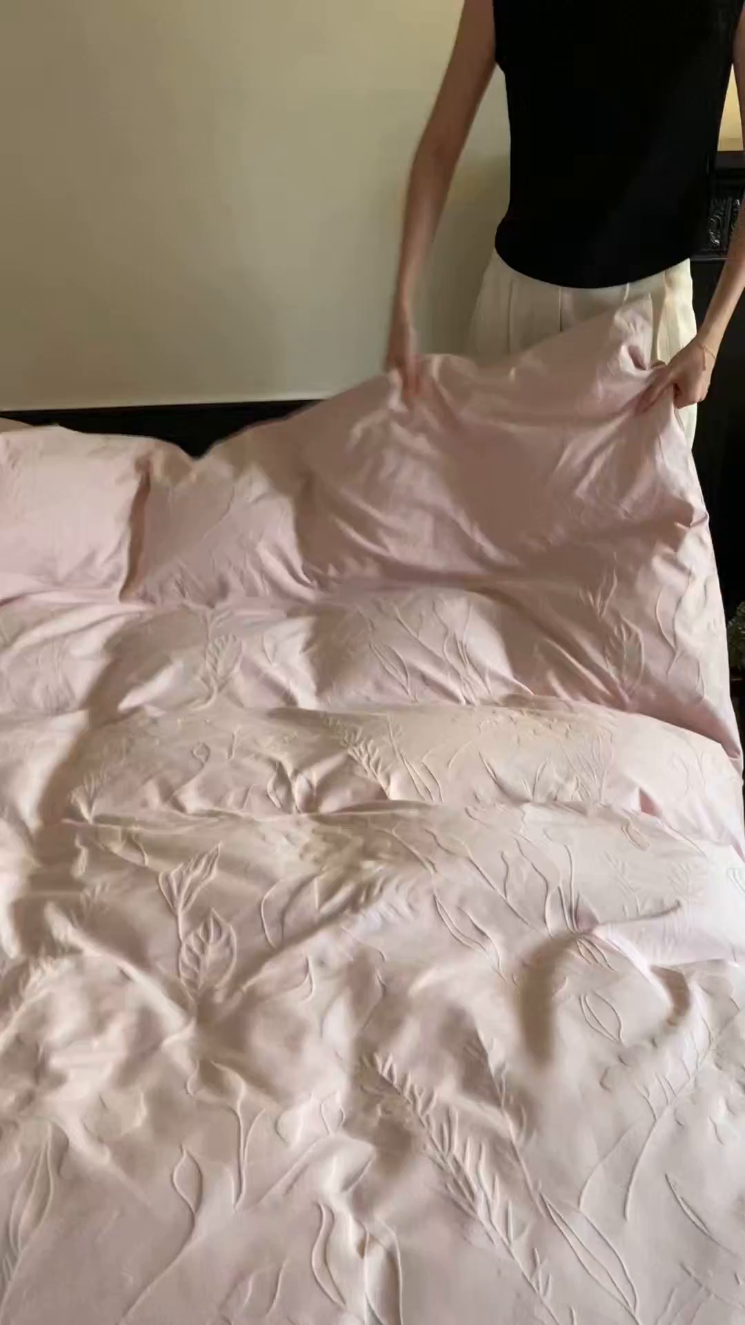 91家纺网 家纺一手货源 找家纺 玉宇阁家居 2025秋款100S大提花磨毛四件套-一梦幽兰系列 一梦幽兰-落樱粉